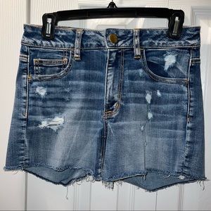 AEO. Size 6. Stretch. Super cute! Great condition. High rise shortie.